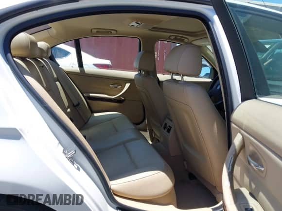 2010 BMW 3 Series 328i с VIN WBAPH5C5XAA439453, выставлен на аукционе IAAI как лот 42636515 с пробегом 98 702 миль миль и . История ставок и продаж доступна на DreamBid. Изображение 8.