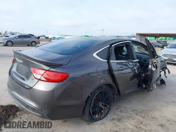 2015 Chrysler 200 LX с VIN 1C3CCCFB4FN560845, выставлен на аукционе IAAI как лот 42513171 с пробегом 83 886 миль миль и . История ставок и продаж доступна на DreamBid. Изображение 4.