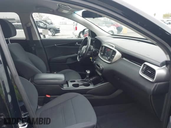 2020 Kia Sorento LX with VIN 5XYPG4A35LG638222, listed as a IAAI auction lot 42447105 with 61,929 mi miles and . Bid and sale history available at DreamBid. Image 5.