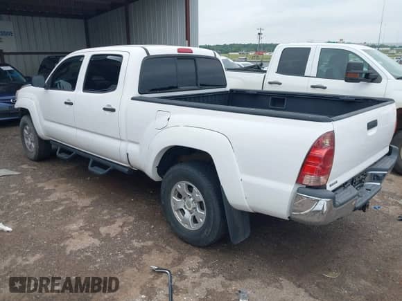 2007 Toyota Tacoma PreRunner z VIN 3TMKU72N57M013302, wystawiony jako IAAI lot #43089625 z przebiegiem 146 945 mil mil oraz . Historia ofert i sprzedaży dostępna na DreamBid. Obrazek 3.