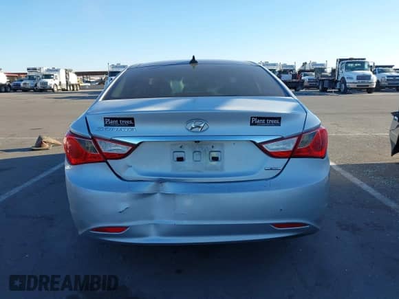 2012 Hyundai Sonata Limited с VIN 5NPEC4AC4CH393571, выставлен на аукционе IAAI как лот 42510310 с пробегом 239 103 миль миль и . История ставок и продаж доступна на DreamBid. Изображение 16.