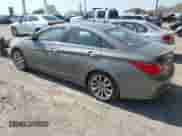 2013 Hyundai Sonata SE z VIN 5NPEC4AC8DH507105, wystawiony jako IAAI lot #43340400 z przebiegiem 102 737 mil mil oraz . Historia ofert i sprzedaży dostępna na DreamBid. Obrazek 3.