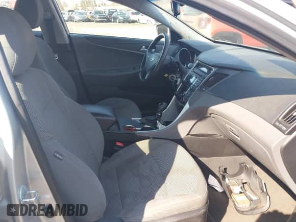 2013 Hyundai Sonata GLS z VIN 5NPEB4AC5DH530277, wystawiony jako IAAI lot #40547454 z przebiegiem 151 663 mil mil oraz . Historia ofert i sprzedaży dostępna na DreamBid. Obrazek 5.