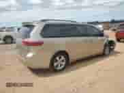 2017 Toyota Sienna LE Auto Access Seat z VIN 5TDKZ3DC3HS861573, wystawiony jako Copart lot #81557075 z przebiegiem 83 431 mil mil oraz Szkoda całkowita • Salvage title. Historia ofert i sprzedaży dostępna na DreamBid. Obrazek 3.