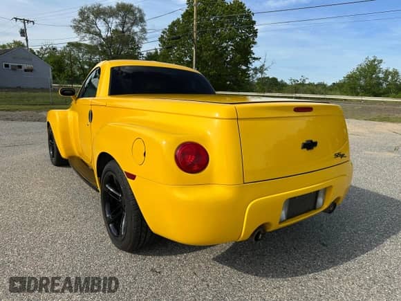 2004 Chevrolet SSR LS с VIN 1GCES14P24B106425, выставлен на аукционе Copart как лот 59043765 с пробегом 87 661 миль миль и Чистый • Clean title. История ставок и продаж доступна на DreamBid. Изображение 3.