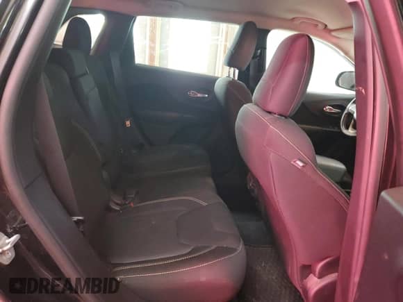 2016 Jeep Cherokee Latitude с VIN 1C4PJMCS0GW218916, выставлен на аукционе Copart как лот 84048055 с пробегом 214 134 миль миль и Списание • Salvage title. История ставок и продаж доступна на DreamBid. Изображение 11.