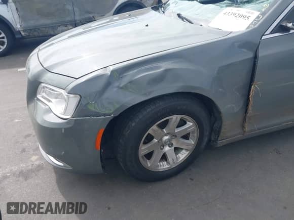 2018 Chrysler 300 Limited с VIN 2C3CCAEG1JH190876, выставлен на аукционе IAAI как лот 43392095 с пробегом 59 153 миль миль и . История ставок и продаж доступна на DreamBid. Изображение 6.