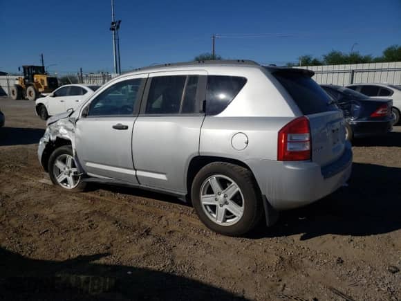 2007 Jeep Compass Sport with VIN 1J8FF47W47D136671, listed as a Copart auction lot 69504735 with Not provided miles and Salvage title. Bid and sale history available at DreamBid. Image 2.