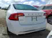 2018 Volvo S60 Inscription Platinum с VIN LYV402HM6JB172770, выставлен на аукционе Copart как лот 76245474 с пробегом Не указан миль и На запчасти • Non repairable. История ставок и продаж доступна на DreamBid. Изображение 6.