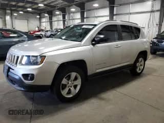 2014 Jeep Compass Sport z VIN 1C4NJDBB5ED509056, wystawiony jako Copart lot #70156825 z przebiegiem 150 435 mil mil oraz Szkoda całkowita • Salvage title. Historia ofert i sprzedaży dostępna na DreamBid. Obrazek 1.