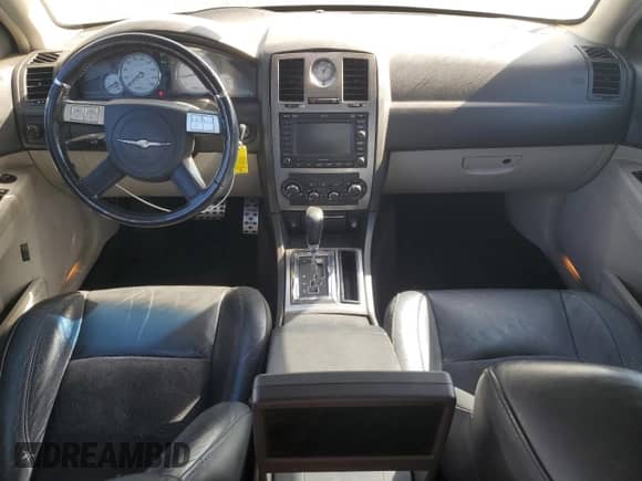 2006 Chrysler 300 C SRT-8 с VIN 2C3LA73W76H508574, выставлен на аукционе Copart как лот 69081025 с пробегом 196 734 миль миль и Чистый • Clean title. История ставок и продаж доступна на DreamBid. Изображение 8.