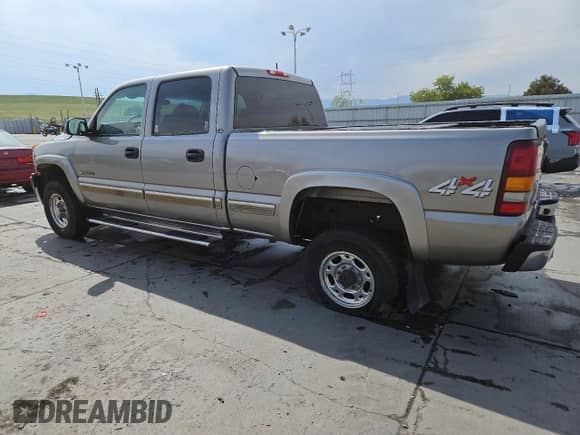 2002 Chevrolet Silverado 2500HD LS with VIN 1GCHK23UX2F234508, listed as a Copart auction lot 54331215 with 142,239 mi miles and Clean title. Bid and sale history available at DreamBid. Image 2.