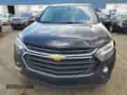 2018 Chevrolet Traverse LT Cloth z VIN 1GNERGKW0JJ268541, wystawiony jako Copart lot #55589855 z przebiegiem 257 380 mil mil oraz Szkoda całkowita • Salvage title. Historia ofert i sprzedaży dostępna na DreamBid. Obrazek 5.