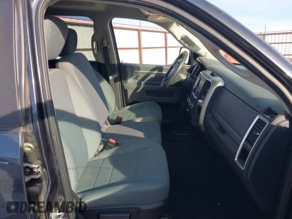 2018 Ram 1500 Big Horn z VIN 1C6RR7GG5JS306861, wystawiony jako IAAI lot #41617365 z przebiegiem 82 719 mil mil oraz . Historia ofert i sprzedaży dostępna na DreamBid. Obrazek 5.