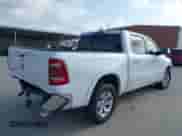 2019 Ram 1500 Laramie z VIN 1C6RREJTXKN743443, wystawiony jako IAAI lot #42539927 z przebiegiem 95 220 mil mil oraz . Historia ofert i sprzedaży dostępna na DreamBid. Obrazek 4.