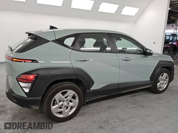 2024 Hyundai Kona SE с VIN KM8HA3AB8RU087844, выставлен на аукционе Copart как лот 84736594 с пробегом 24 343 миль миль и Чистый • Clean title. История ставок и продаж доступна на DreamBid. Изображение 3.