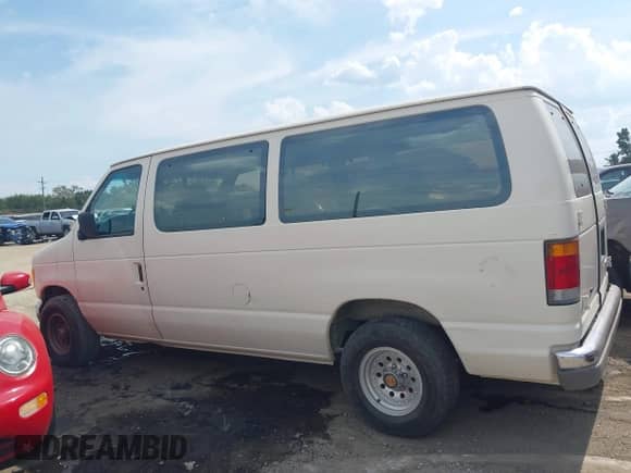 1992 Ford Econoline Cargo with VIN 1FMEE11Y7NHB60382, listed as a IAAI auction lot 43247475 with 105,914 mi miles and . Bid and sale history available at DreamBid. Image 14.