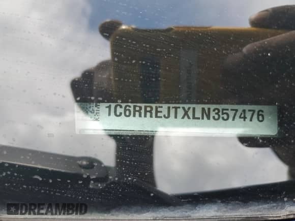 2020 Ram 1500 Laramie z VIN 1C6RREJTXLN357476, wystawiony jako Copart lot #69211205 z przebiegiem 122 307 mil mil oraz Nie do naprawy • Non repairable. Historia ofert i sprzedaży dostępna na DreamBid. Obrazek 12.