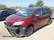 2018 Toyota Sienna LE z VIN 5TDJZ3DC9JS202902, wystawiony jako IAAI lot #43373131 z przebiegiem 145 490 mil mil oraz . Historia ofert i sprzedaży dostępna na DreamBid. Obrazek 2.