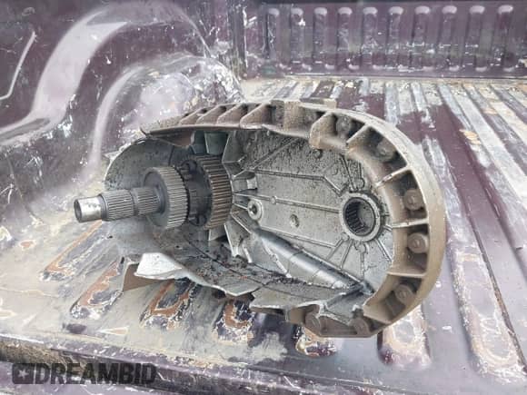 2005 Dodge 2500 SLT z VIN 3D7KS28C75G713869, wystawiony jako IAAI lot #42621360 z przebiegiem 263 247 mil mil oraz . Historia ofert i sprzedaży dostępna na DreamBid. Obrazek 12.