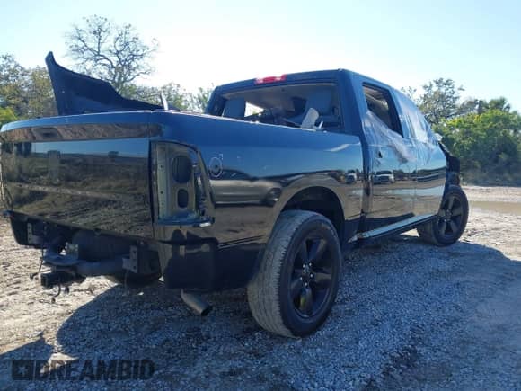 2018 Ram 1500 Express z VIN 3C6RR6KT5JG250524, wystawiony jako IAAI lot #41417692 z przebiegiem 65 167 mil mil oraz . Historia ofert i sprzedaży dostępna na DreamBid. Obrazek 4.