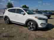 2017 Hyundai Tucson Eco z VIN KM8J33A28HU293563, wystawiony jako Copart lot #80352605 z przebiegiem 206 911 mil mil oraz Czysty tytuł • Clean title. Historia ofert i sprzedaży dostępna na DreamBid. Obrazek 4.