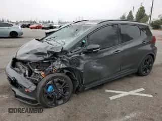 2017 Chevrolet Bolt EV Premier z VIN 1G1FX6S02H4140974, wystawiony jako Copart lot #69942603 z przebiegiem 107 935 mil mil oraz . Historia ofert i sprzedaży dostępna na DreamBid. Obrazek 1.