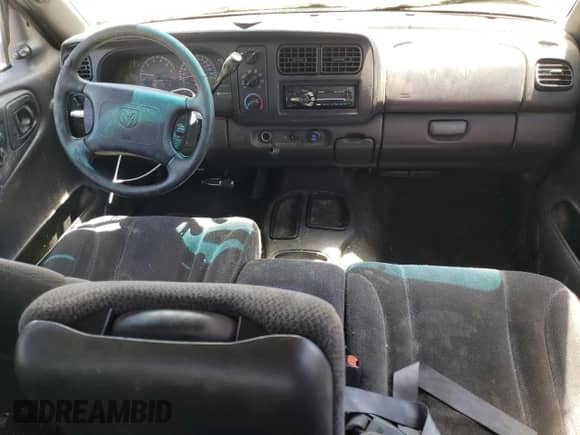 2000 Dodge Dakota Sport z VIN 1B7GL2AN9YS640848, wystawiony jako Copart lot #60572935 z przebiegiem 154 201 mil mil oraz Czysty tytuł • Clean title. Historia ofert i sprzedaży dostępna na DreamBid. Obrazek 8.