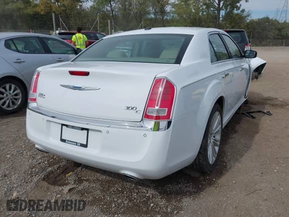 2014 Chrysler 300 C with VIN 2C3CCAET6EH375850, listed as a IAAI auction lot 43420971 with 51,317 mi miles and . Bid and sale history available at DreamBid. Image 4.
