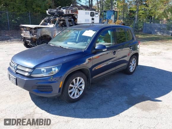 2014 Volkswagen Tiguan S с VIN WVGBV3AX6EW527371, выставлен на аукционе IAAI как лот 43403211 с пробегом 201 586 миль миль и . История ставок и продаж доступна на DreamBid. Изображение 17.