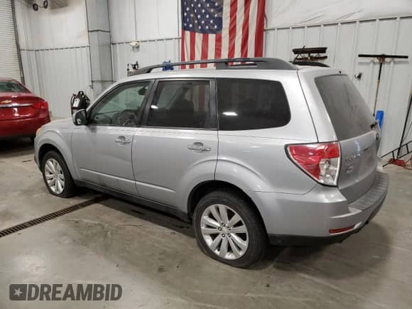 2012 Subaru Forester X Premium z VIN JF2SHBDC1CH461863, wystawiony jako Copart lot #82560625 z przebiegiem 203 261 mil mil oraz Czysty tytuł • Clean title. Historia ofert i sprzedaży dostępna na DreamBid. Obrazek 2.