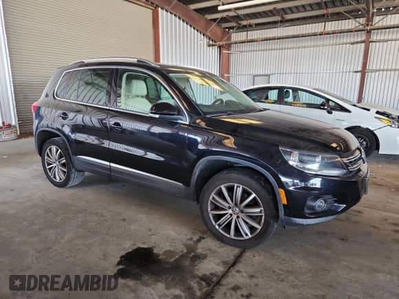 2013 Volkswagen Tiguan S с VIN WVGBV3AX5DW598379, выставлен на аукционе Copart как лот 87209105 с пробегом 97 961 миль миль и Списание • Salvage title. История ставок и продаж доступна на DreamBid. Изображение 4.