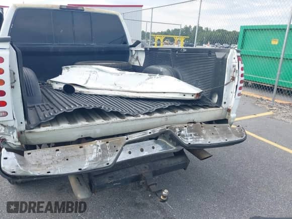 1998 GMC Sierra 1500 с VIN 2GTEC19R7W1537272, выставлен на аукционе IAAI как лот 43225727 с пробегом 251 502 миль миль и . История ставок и продаж доступна на DreamBid. Изображение 6.
