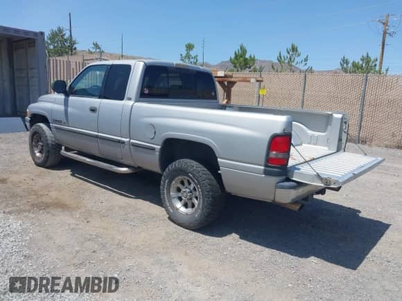 1998 Dodge 1500 с VIN 1B7HF13YXWJ203604, выставлен на аукционе IAAI как лот 42408086 с пробегом 257 012 миль миль и . История ставок и продаж доступна на DreamBid. Изображение 3.
