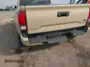 2020 Toyota Tacoma SR5 z VIN 3TMBZ5DN5LM026533, wystawiony jako IAAI lot #41529069 z przebiegiem 87 710 mil mil oraz . Historia ofert i sprzedaży dostępna na DreamBid. Obrazek 6.