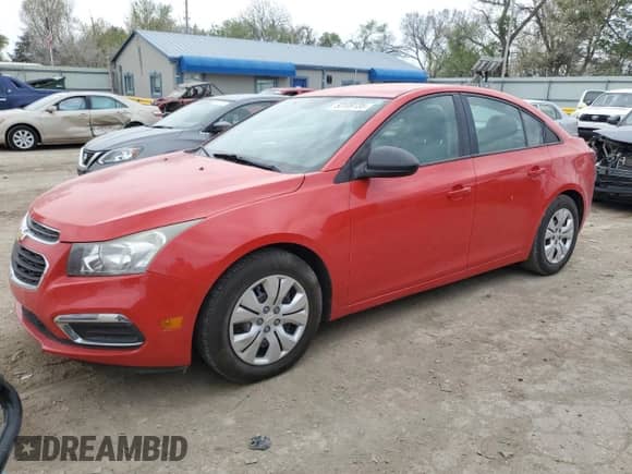 2015 Chevrolet Cruze LS z VIN 1G1PA5SH9F7195701, wystawiony jako Copart lot #53109135 z przebiegiem 112 793 mil mil oraz Szkoda całkowita • Salvage title. Historia ofert i sprzedaży dostępna na DreamBid. Obrazek 1.