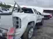 2013 Chevrolet Silverado 1500 LT z VIN 1GCRCSE05DZ344718, wystawiony jako IAAI lot #43420272 z przebiegiem 77 120 mil mil oraz . Historia ofert i sprzedaży dostępna na DreamBid. Obrazek 6.