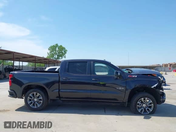 2022 Chevrolet Silverado 1500 RST with VIN 1GCUDEET2NZ520287, listed as a IAAI auction lot 42255608 with 37,264 mi miles and . Bid and sale history available at DreamBid. Image 14.