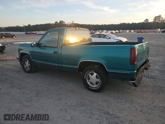 1996 GMC Sierra 1500 с VIN 1GTEC14W5TZ533415, выставлен на аукционе Copart как лот 82287484 с пробегом 442 981 миль миль и Списание • Salvage title. История ставок и продаж доступна на DreamBid. Изображение 2.