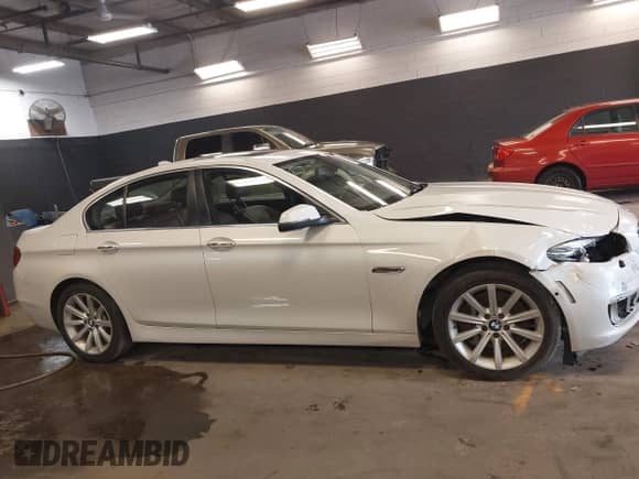 2014 BMW 5 Series 535i xDrive с VIN WBA5B3C59ED292432, выставлен на аукционе IAAI как лот 42570507 с пробегом 133 686 миль миль и . История ставок и продаж доступна на DreamBid. Изображение 12.