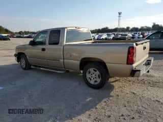 2005 Chevrolet Silverado 1500 LS с VIN 2GCEC19V251201136, выставлен на аукционе Copart как лот 86497015 с пробегом 236 200 миль миль и Списание • Salvage title. История ставок и продаж доступна на DreamBid. Изображение 2.