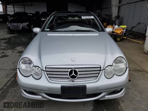 2005 Mercedes-Benz C 320 z VIN WDBRN64J85A741513, wystawiony jako Copart lot #81824965 z przebiegiem 57 788 mil mil oraz Szkoda całkowita • Salvage title. Historia ofert i sprzedaży dostępna na DreamBid. Obrazek 5.