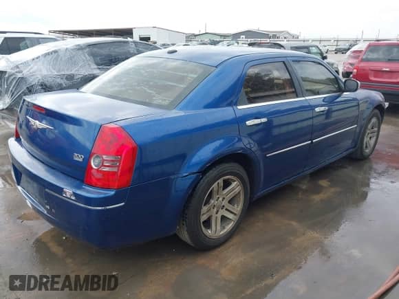 2010 Chrysler 300 Touring Signature with VIN 2C3CA5CVXAH146468, listed as a IAAI auction lot 43276789 with 179,578 mi miles and . Bid and sale history available at DreamBid. Image 4.