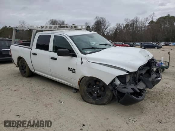 2022 Ram 1500 Tradesman z VIN 3C6RR6KG9NG352465, wystawiony jako Copart lot #45275235 z przebiegiem 105 960 mil mil oraz Nie do naprawy • Non repairable. Historia ofert i sprzedaży dostępna na DreamBid. Obrazek 4.