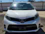 2020 Toyota Sienna SE z VIN 5TDXZ3DC5LS022507, wystawiony jako Copart lot #49871465 z przebiegiem 170 598 mil mil oraz Nie do naprawy • Non repairable. Historia ofert i sprzedaży dostępna na DreamBid. Obrazek 5.