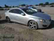 2012 Volvo S60 T5 с VIN YV1622FS1C2102533, выставлен на аукционе Copart как лот 84743595 с пробегом 124 756 миль миль и Списание • Salvage title. История ставок и продаж доступна на DreamBid. Изображение 4.