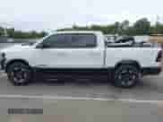 2019 Ram 1500 Rebel z VIN 1C6SRFLT2KN534007, wystawiony jako IAAI lot #43375553 z przebiegiem 113 737 mil mil oraz . Historia ofert i sprzedaży dostępna na DreamBid. Obrazek 15.