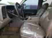 2006 Chevrolet Silverado 2500HD LT3 с VIN 1GCHK23D76F213492, выставлен на аукционе Copart как лот 82112605 с пробегом 347 841 миль миль и Списание • Salvage title. История ставок и продаж доступна на DreamBid. Изображение 7.