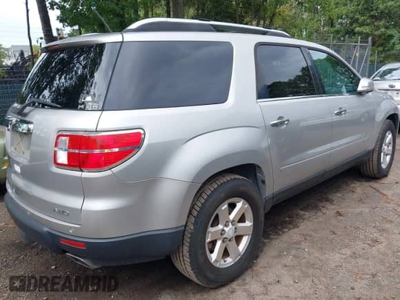 2007 Saturn Outlook XR with VIN 5GZEV23737J106926, listed as a IAAI auction lot 43315150 with 223,660 mi miles and . Bid and sale history available at DreamBid. Image 4.