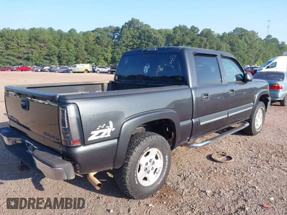 2005 Chevrolet Silverado 1500 LS with VIN 2GCEK13T551106726, listed as a IAAI auction lot 42658787 with Not provided miles and . Bid and sale history available at DreamBid. Image 4.